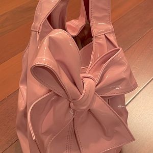Valentino pink shoulder bag. Bow detail